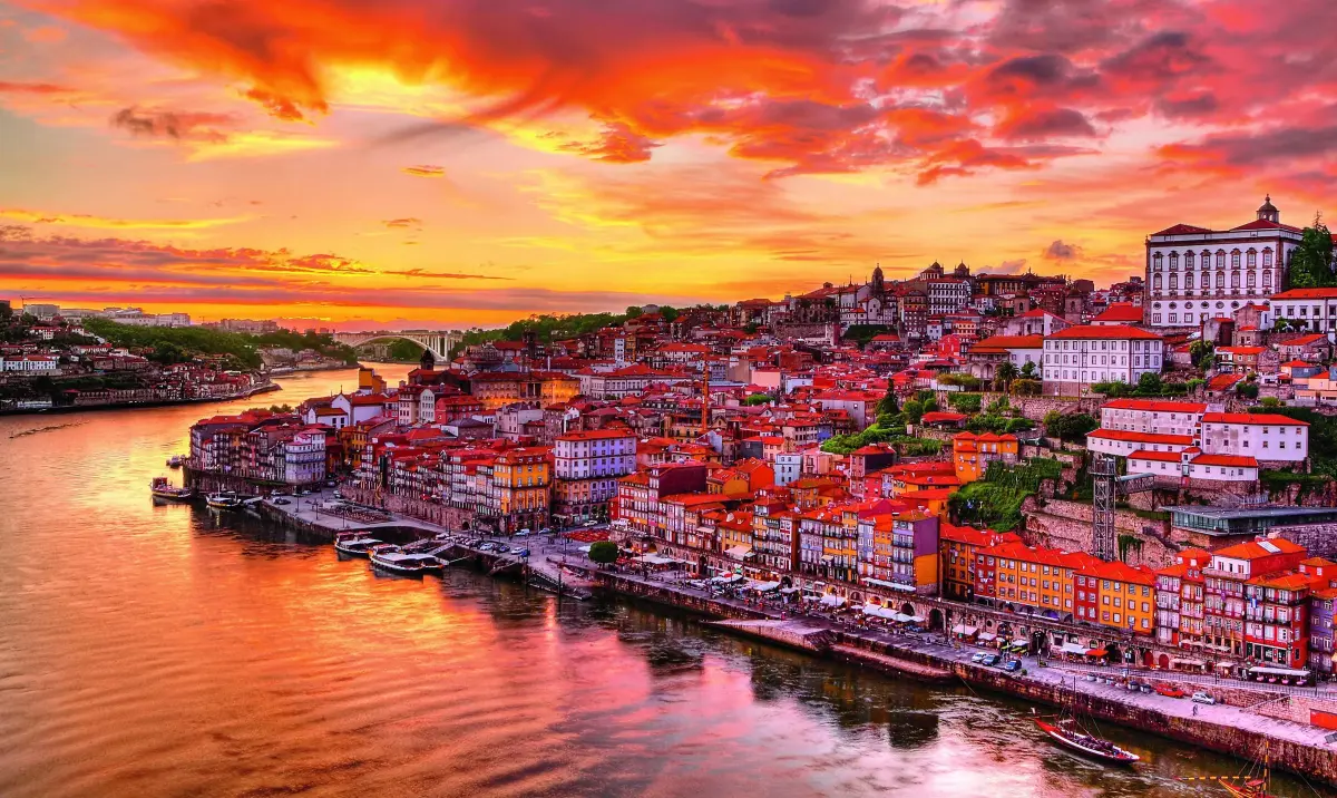 Taxes do Restaurants Pay in Portugal